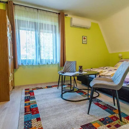 Apartament In 48113 *