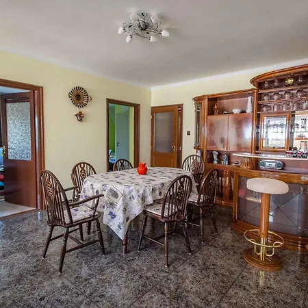 In 48113 Balatonkeresztúr