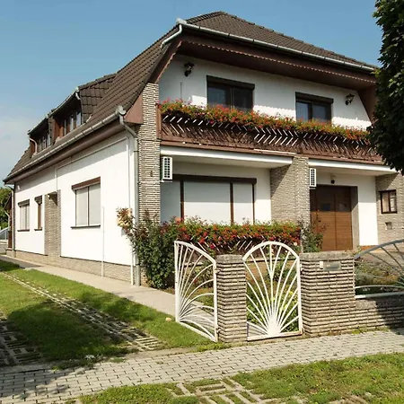 In 48113 Apartman Balatonkeresztúr